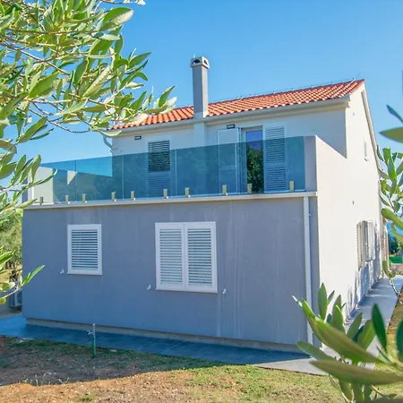 House Verdi Tkon