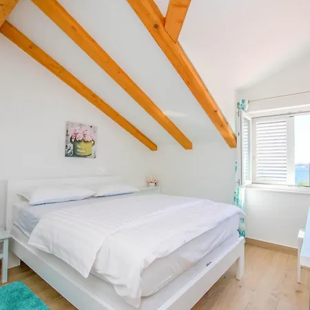House Verdi Holiday home Tkon